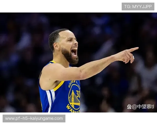 库里外线连续打中，全场再次爆发